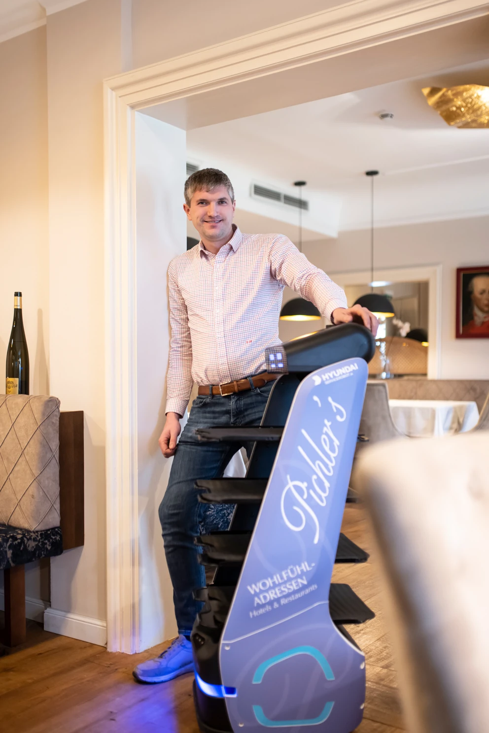 HYUNDAI SERVICE ROBOT 67